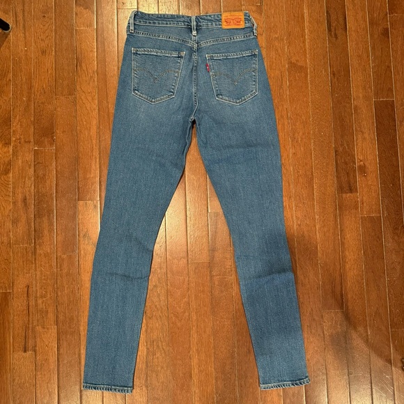 Levi’s 721 High Rise Distressed Skinny Jeans in Rugged Indigo - Picture 5 of 5